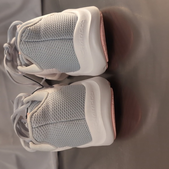 Womens under armour shoes/ size 6.5 - Picture 8 of 8
